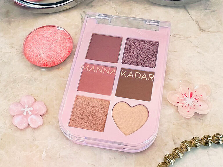 Manna Kadar Cosmetics Pink Mirage Eyeshadow Palette